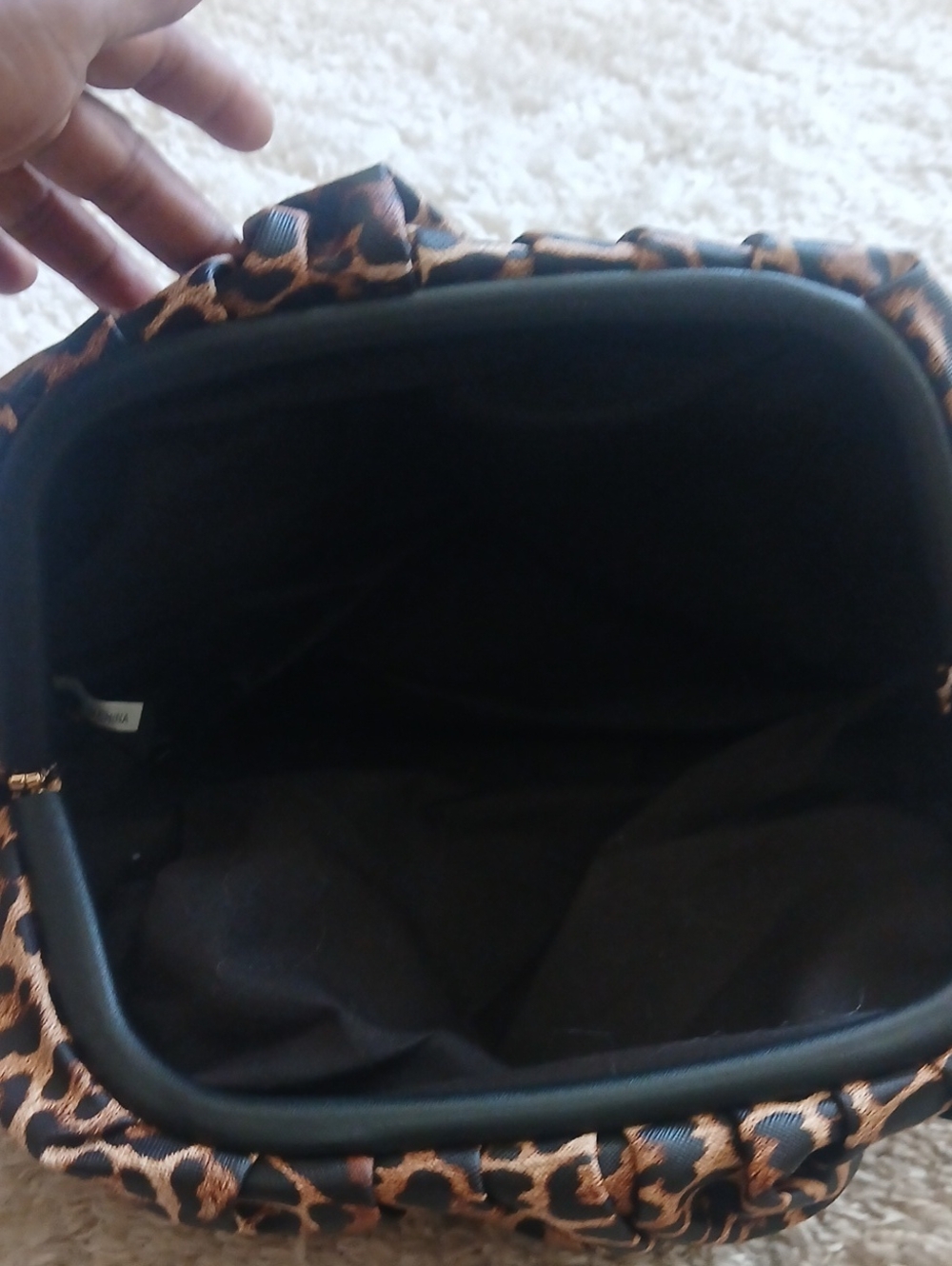 NWOT ANIMAL PRINT CLUTCH BAG - Picture 5 of 5
